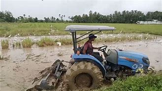 Traktor Bajak Sawah Modern